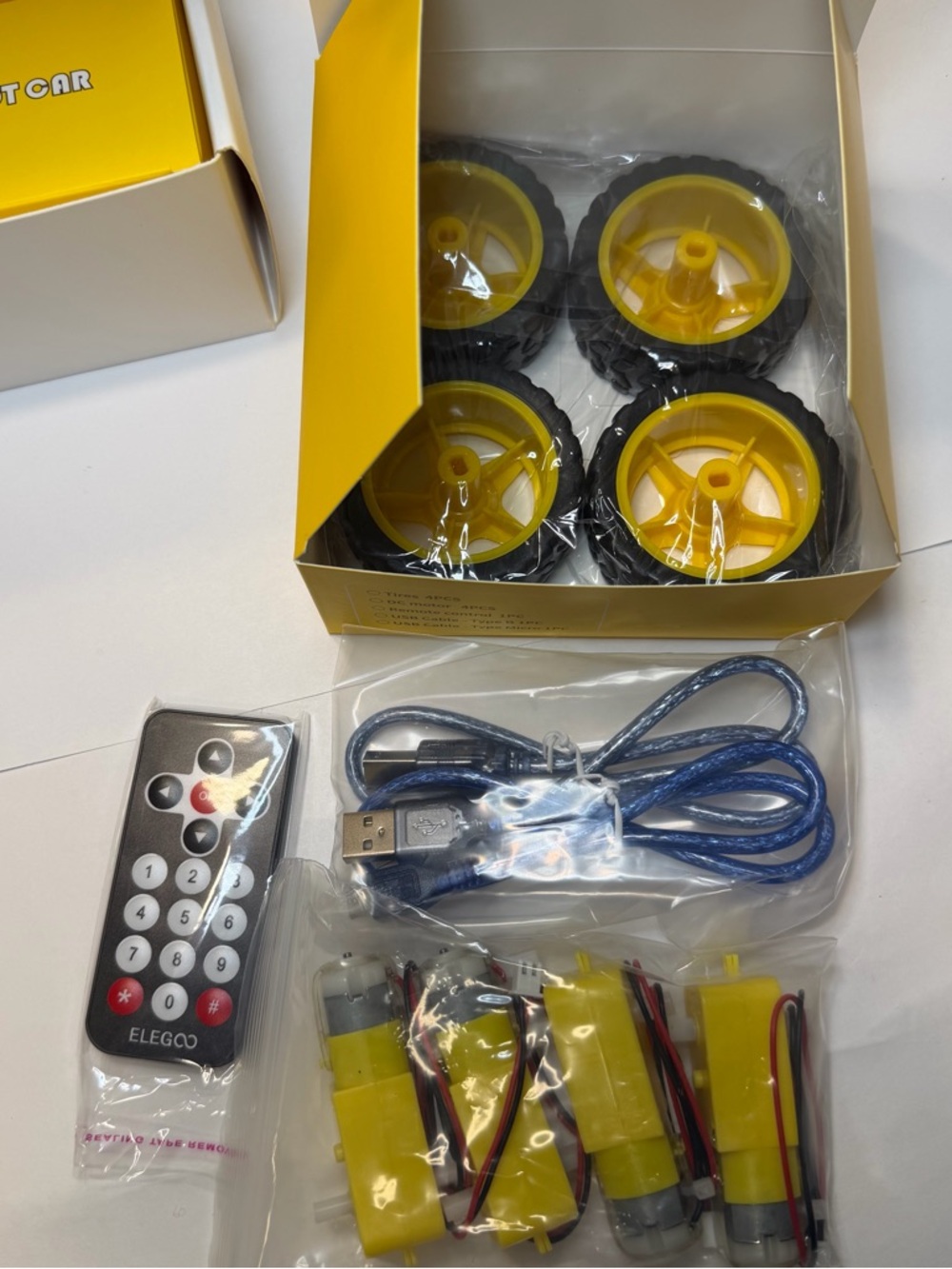 ELEGOO SMART ROBOT CAR V4.0 WITH CAMERA new opened box, S.T.E.M. Robotic Kit - Picture 2 of 14